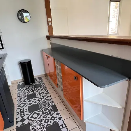 Beau 2 Pieces Quartier Brindeau A 10 Min A Pied Des Docks Et 20 Min De La Gare - Les Oceane